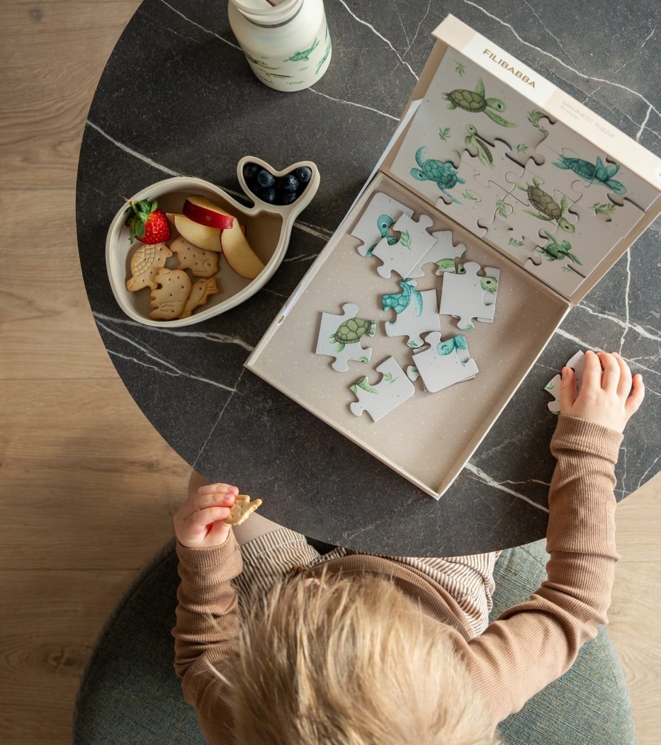 Snack box - Christian the whale (toasted almond)
